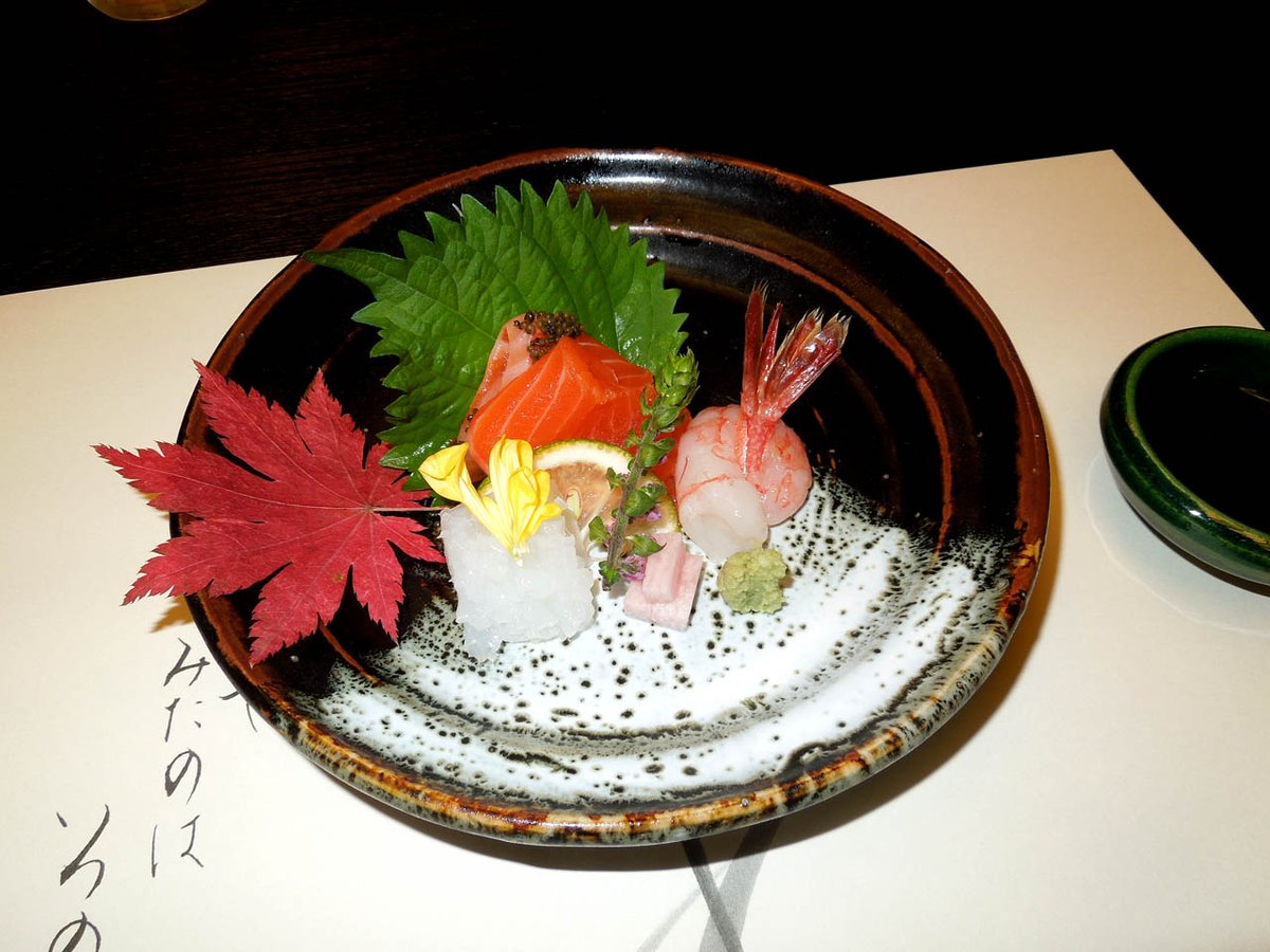 bcs758's tweet image. 長野県高山村にある 緑霞山宿 藤井荘 が素晴らしすぎました
昨年の将棋の名人戦第5局で 藤井聡太六冠(20) が勝利し、最年少の名人位獲得とともに7冠を達成した時の舞台となった旅館です
料理や温泉は当然のことですが「おもてなし」が最高!
聖地巡礼の旅 幸せでした
#藤井荘 #藤井聡太 #将棋