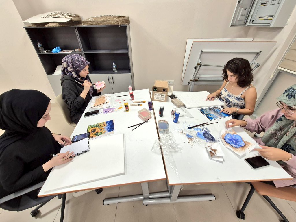 AnkaraKYGM's tweet photo. 📍Cebeci Site Yurdu

🎨 Resim
✏Karikatür
🖼 Ebru Sanatı kurslarımız başladı. https://t.co/ZL7vVtHzeA