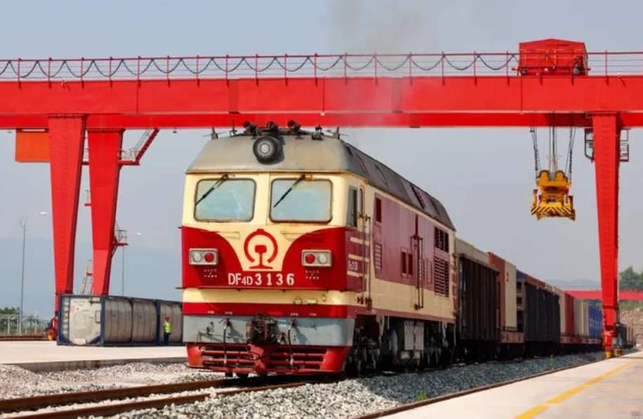 MingalaNews's tweet image. အရှေ့တောင်အာရှ ပီလောပီနံမှုန့်သည် တရုတ်နိုင်ငံတွင် အလွန်ရေပန်းစားပြီး ခေါက်ဆွဲ၊ နို့လက်ဖက်ရည်နှင့် အခြားအရသာများပြုလုပ်ရန် အသုံးပြုကြပါတယ်။  
#WesternLand-SeaNewCorridor #CassavaFlour #Cross-borderLogistics