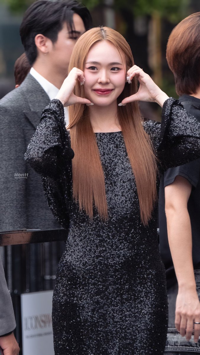 popiukung's tweet photo. ��️❤️

JUNE X TONY WARD
#ElleFashionWeek2024 #EFW2024 #junewanwimol https://t.co/zqWz9Ayx6J