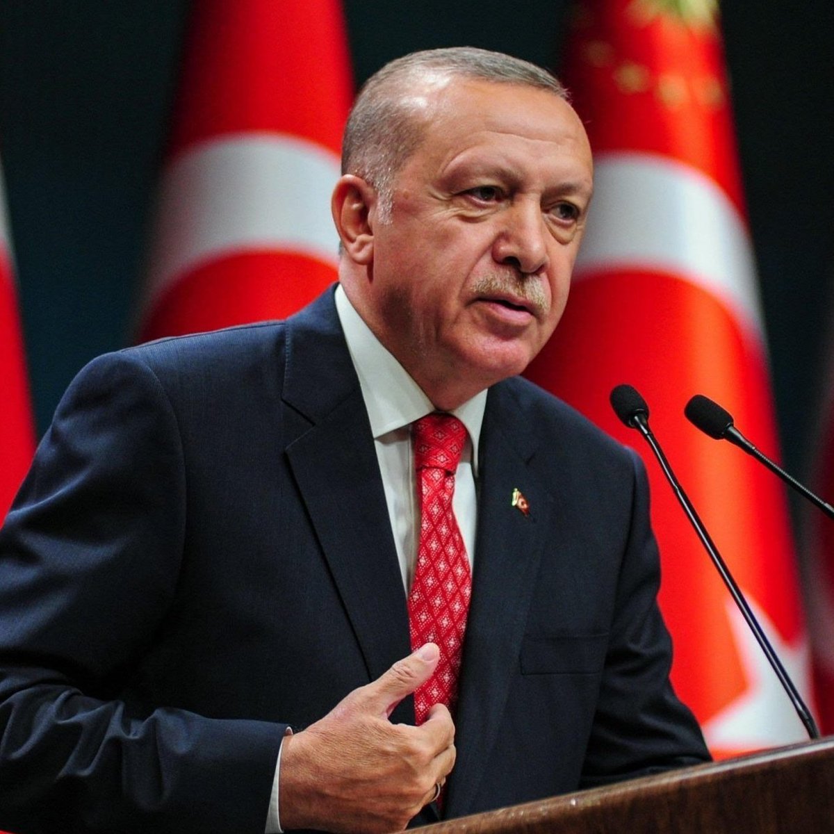 bpthaber's tweet photo. #SONDAKİKA | Cumhurbaşkanı Erdoğan:

Onlarca suç kaydı olan kriminal tiplerin ellerini, kollarını sallayarak ortalıkta dolaşması herkes gibi bizi de rahatsız ediyor. https://t.co/bismPNWpy1