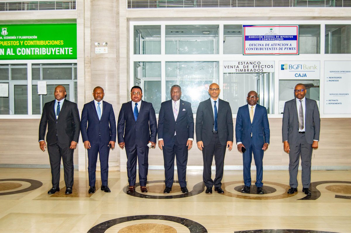 Cambio de liderazgo en <a href="/HaciendaGE23/">Ministerio de Hacienda y Planificación</a>: Este 8 de octubre, el Ministro Iván Bacale Ebe Molina llevó a cabo la entrega de despacho entre Silvestre Mansiele Bikene y Ambrosio Esono Angue. Un acto de continuidad y compromiso con el trabajo del ministerio ¡Éxitos en esta nueva etapa!💪🏾