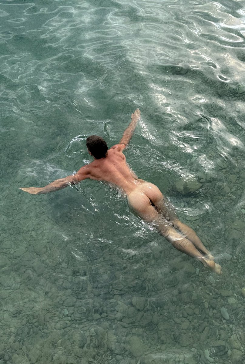 what is this sea creature? 🫨🦈 

onlyfans.com/suxje