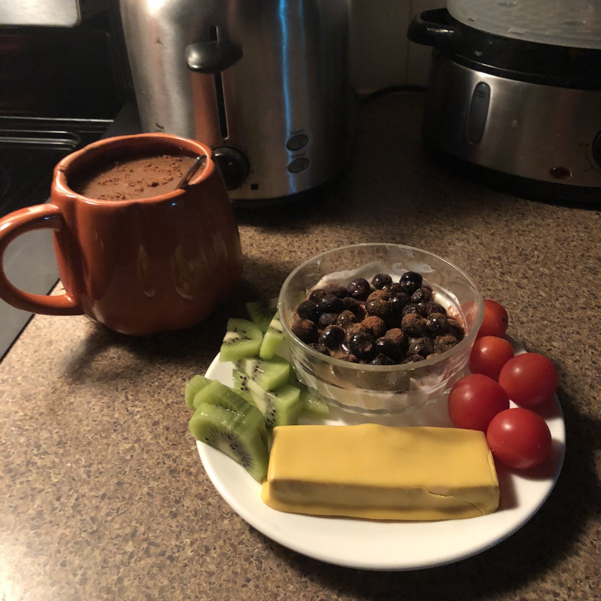 roll3rbrawl's tweet photo. I hate how I have to force myself to eat now that nothings appealing https://t.co/NMlbCD7CSD
