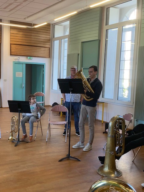 Conservatoire Angers (@crr_angers) on Twitter photo Retour en images sur la Master-class de Maxime Duhem tubiste solo de l'<a href="/ONPL_orchestre/">Orchestre National des Pays de la Loire - ONPL</a>. Un vrai moment de partage musical pour les élèves et leur professeur. Merci à l'artiste pour ses précieux conseils ! #CultureAngers Retour en images sur la Master-class de Maxime Duhem tubiste solo de l'<a href="/ONPL_orchestre/">Orchestre National des Pays de la Loire - ONPL</a>. Un vrai moment de partage musical pour les élèves et leur professeur. Merci à l'artiste pour ses précieux conseils ! #CultureAngers