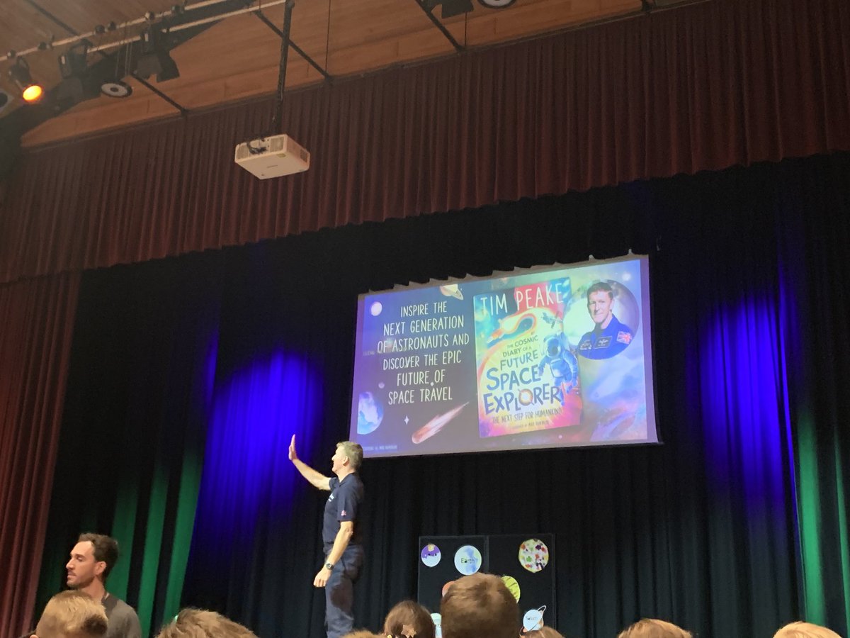 A busy morning so far with ⁦<a href="/astro_timpeake/">Tim Peake</a>⁩ and 500 school children with ⁦<a href="/SilverDellBooks/">Book, Bean & Ice Cream</a>⁩