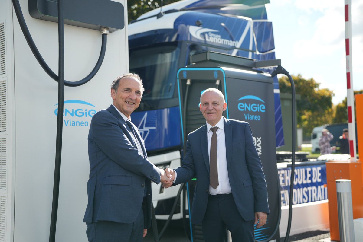 Des recharges 100% #poidslourds électriques tous les 150 km, c'est une 1ère 🇫🇷&amp;🇪🇺
🔌2 points de charge de 400 à 480kW sur 5 stations <a href="/ENGIEvianeo/">ENGIE Vianeo</a> du corridor Lyon-Paris
🔋Charge de 300km en 45minutes
👏🏼Une prouesse technologique au service de la décarbonation du transport routier