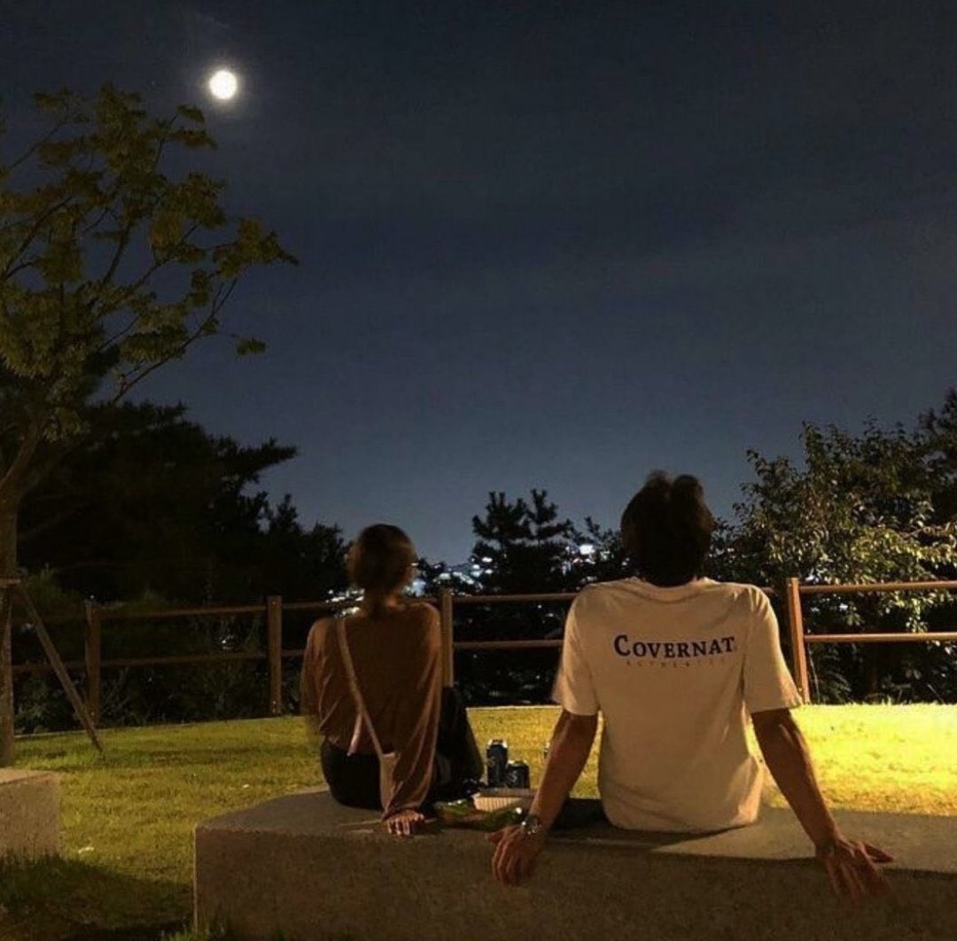 Pour moi, s’asseoir pour regarder la lune avec quelqu’un et parler de la vie est un excellent projet.