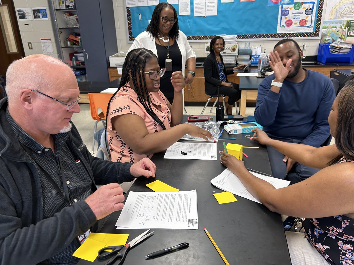 SmokeRiseSTEM's tweet photo. @DCSDSTEM @wrightway99 @CogniaOrg 
STEM bootcamp at Smoke Rise https://t.co/F5axnROWTN