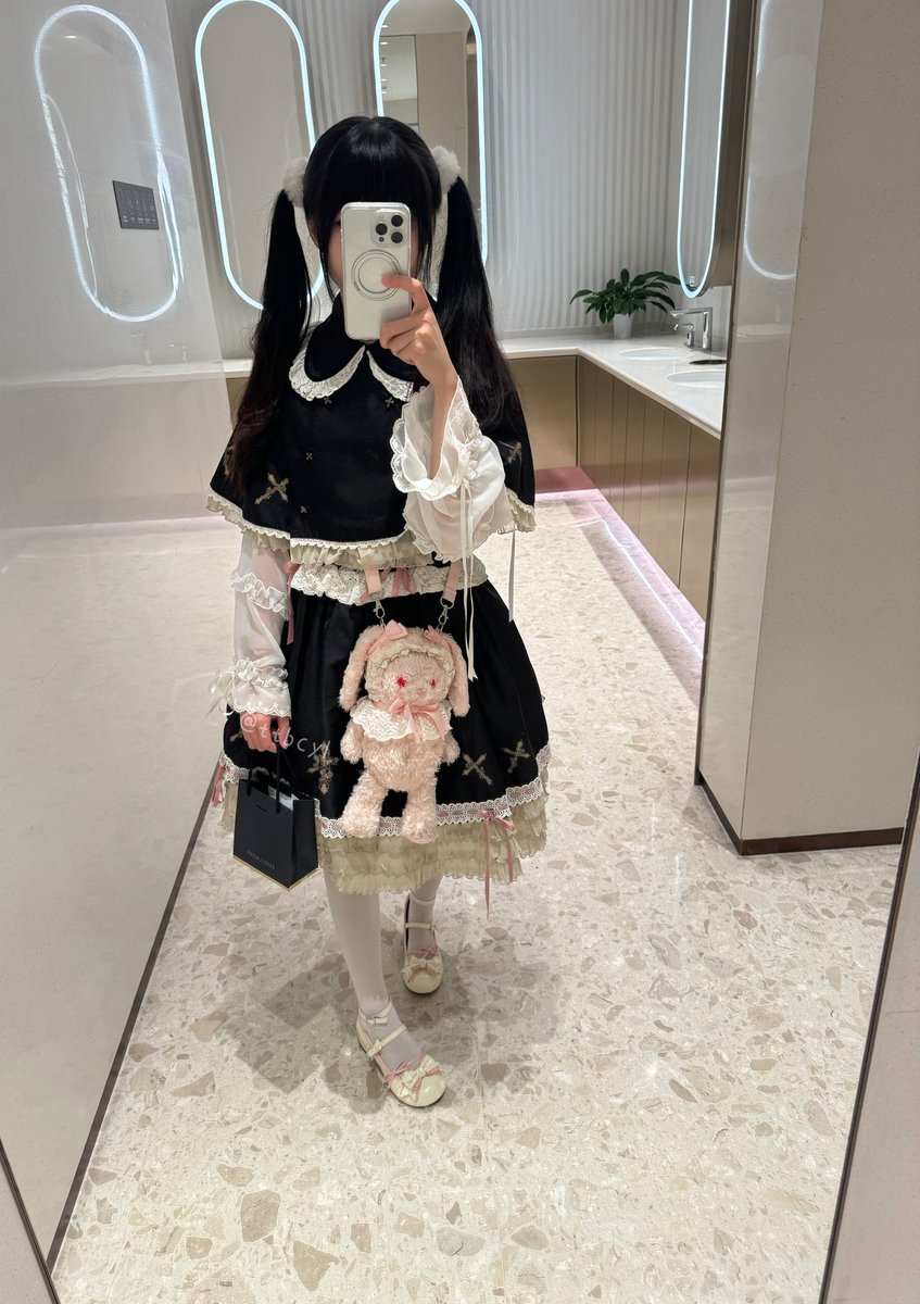 …>_<… https://t.co/2IajQ6aM13