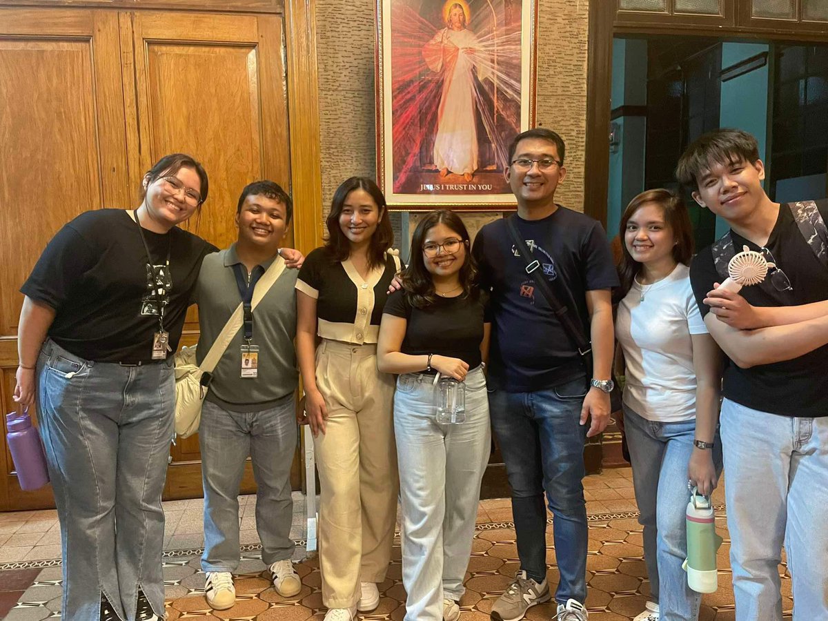 USTPGC's tweet photo. This past September 28, 2024, the 𝐔𝐒𝐓 𝐏𝐡𝐚𝐫𝐦𝐚𝐜𝐲 𝐆𝐥𝐞𝐞 𝐂𝐥𝐮𝐛 🎶 had the privilege of singing during the 𝟐𝒏𝒅 𝑫𝒂𝒚 𝒐𝒇 𝑵𝒐𝒗𝒆𝒏𝒂 𝑴𝒂𝒔𝒔 𝒇𝒐𝒓 𝑭𝒊𝒆𝒔𝒕𝒂 𝑫𝒆𝒍 𝑺𝒂𝒏𝒕𝒊𝒔𝒊𝒎𝒐 𝑹𝒐𝒔𝒂𝒓𝒊𝒐 𝟐𝟎𝟐𝟒 at the Santisimo Rosario Parish - UST. https://t.co/DXmiOXYQlT
