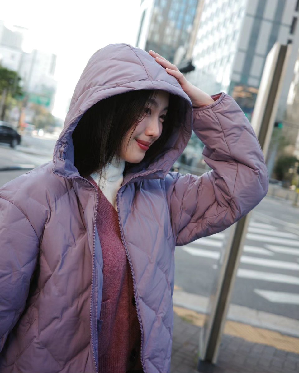 Imchocchip's tweet photo. อยู่โคเรียไม่เคยทิ้งความเป็นแม่ค้าพกเสื้อกันหนาวอุ่นๆสวยๆจากยูนิโคล่ไปด้วยอ๊ะอายใส่แล้วสวยอย่างมั่นใจและมีสไตล์สุดๆโดยเฉพาะลุคนี้มีความเท่เบาๆและน่ารักด้วย💜
#Aheye4EVE #Uniqlothailand #UniqloWinterTravel #WinterEssentials #WeatherReadyLayers #Uniqlo #ยูนิโคล่ #PUFFTECH https://t.co/pp9dwNvyJJ