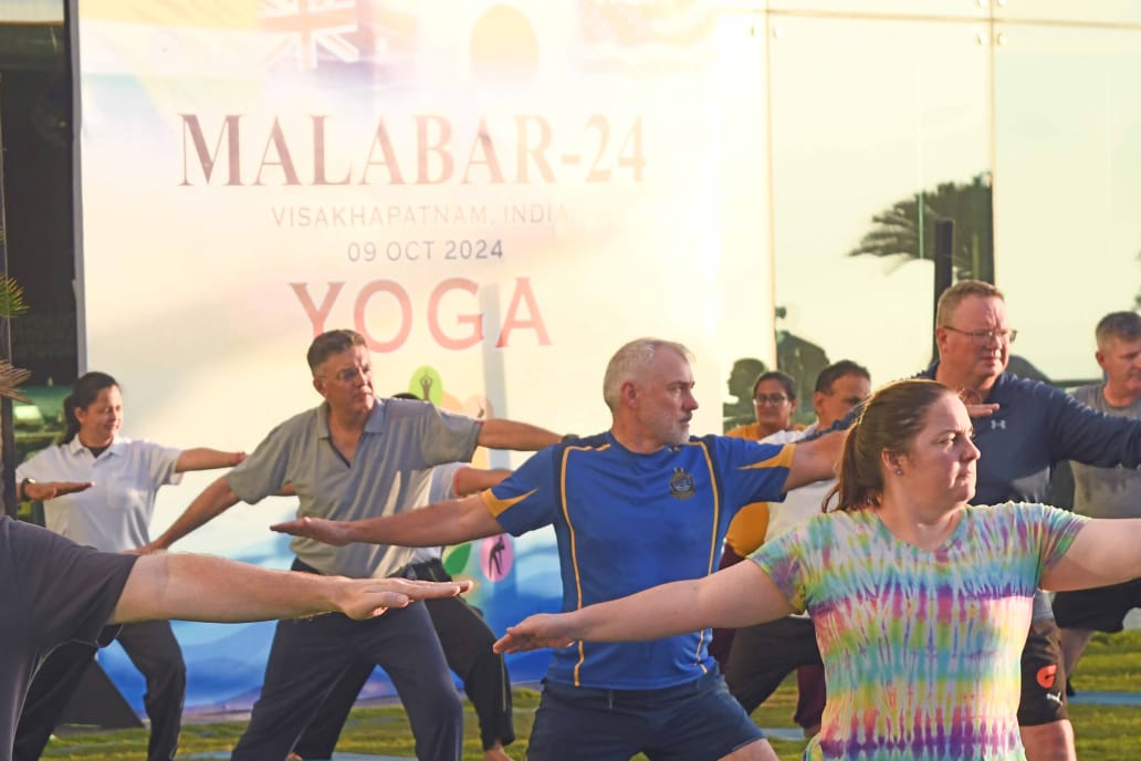 PRO_Vizag's tweet photo. Uniting forces, uniting spirits! #ExMalabar2024 kicks off with a #yoga session in #Visakhapatnam, bridging cultures &amp; strengthening ties between the navies of 🇮🇳🇦🇺🇯🇵&amp; 🇺🇸 

#MalabarExercise #YogaForUnity #VasudhKutumbakam #MaritimeCooperation #DefensePartnership https://t.co/OX2W5MPzFN