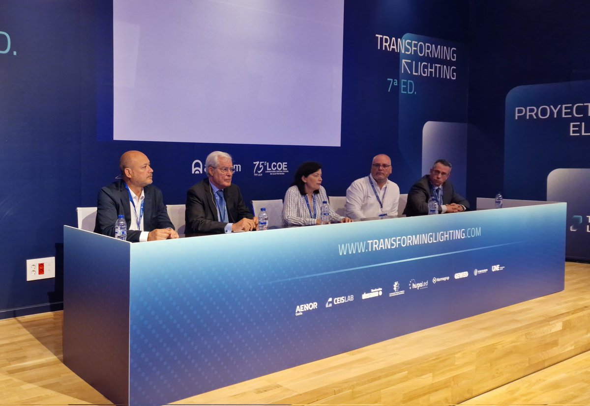 Cerramos con la mesa redonda sobre conformidad, eficiencia y circularidad en el alumbrado público.
#LCOE75aniversario
#TL7
#transforminglighting
<a href="/F2I2/">F2i2 Fundación Fomento de la Innovación Industrial</a> <a href="/ANFALUM/">ANFALUM</a>