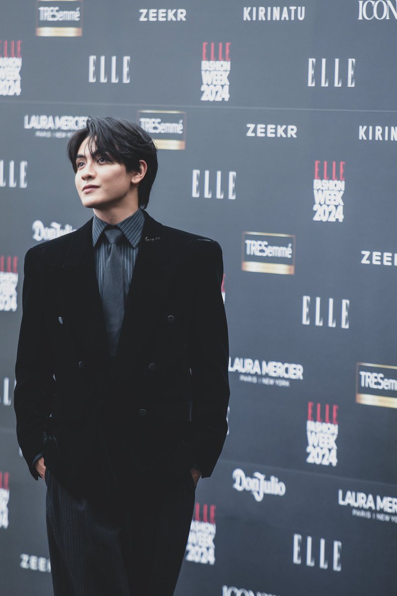 ReCapJoyful's tweet photo. คนที่หล่อขนาดนี้ ถึงคิวเดินแบบบนรันเวย์เมื่อไหร่น้าาา😉✨

JOONG ARCHEN EFW2024

#EFW2024
#จุงอาเชน 
@ChenRcj https://t.co/fogzjQpkQv