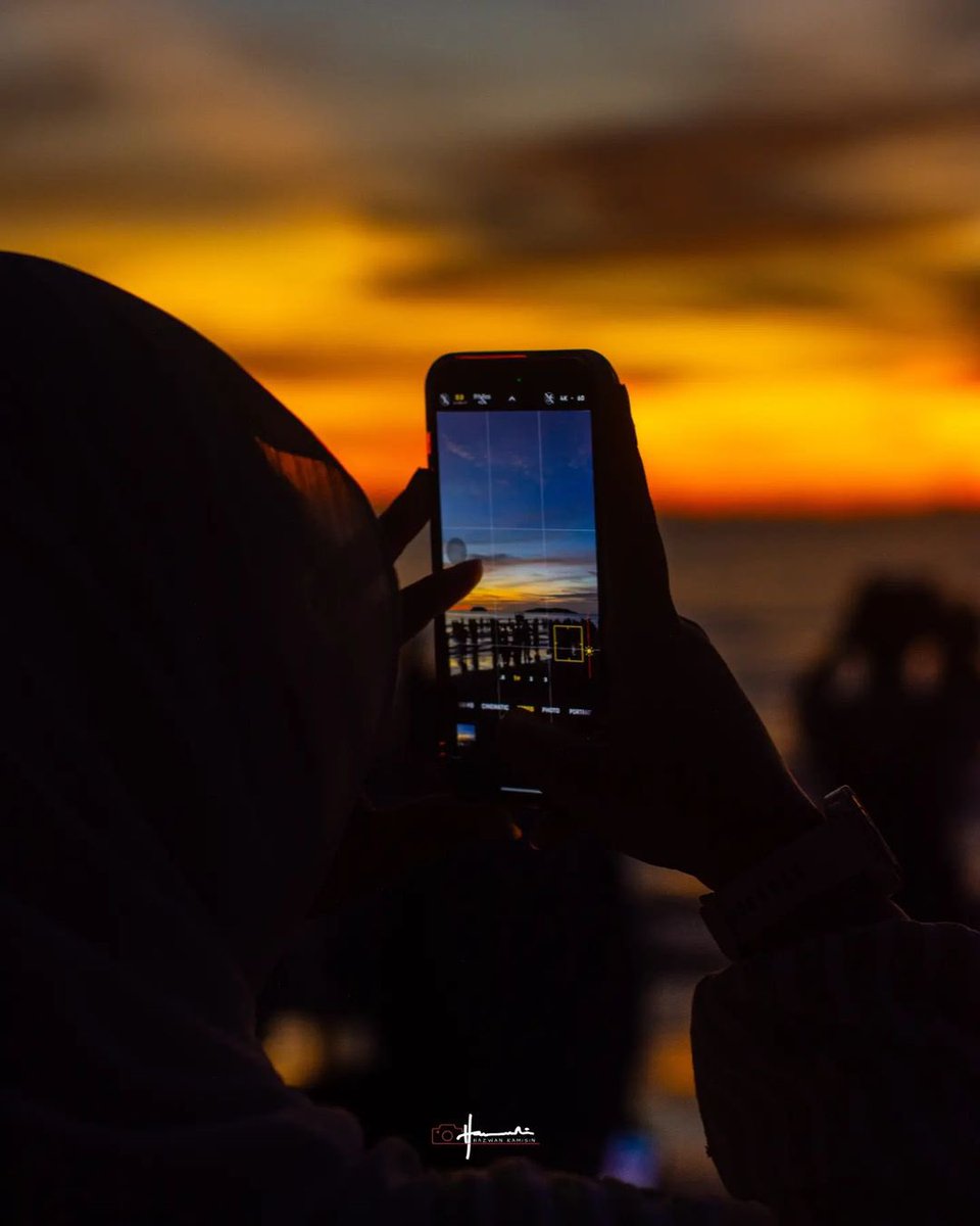 Chasing Sunset 🌅

📍 Tanjung Aru Beach, Kota Kinabalu

Word &amp; photo by <a href="/hazwankamisin/">HZWN K</a>

#exploresabah #KKCity