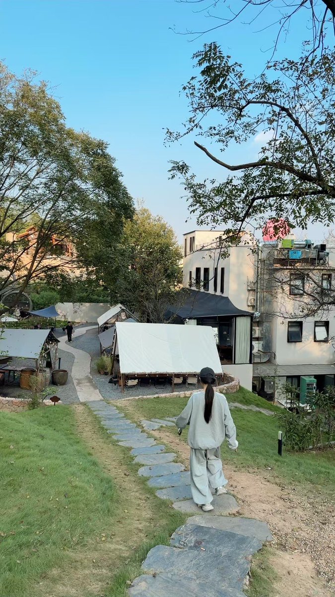 izzibag's tweet image. 📍邂逅在……
         秋天