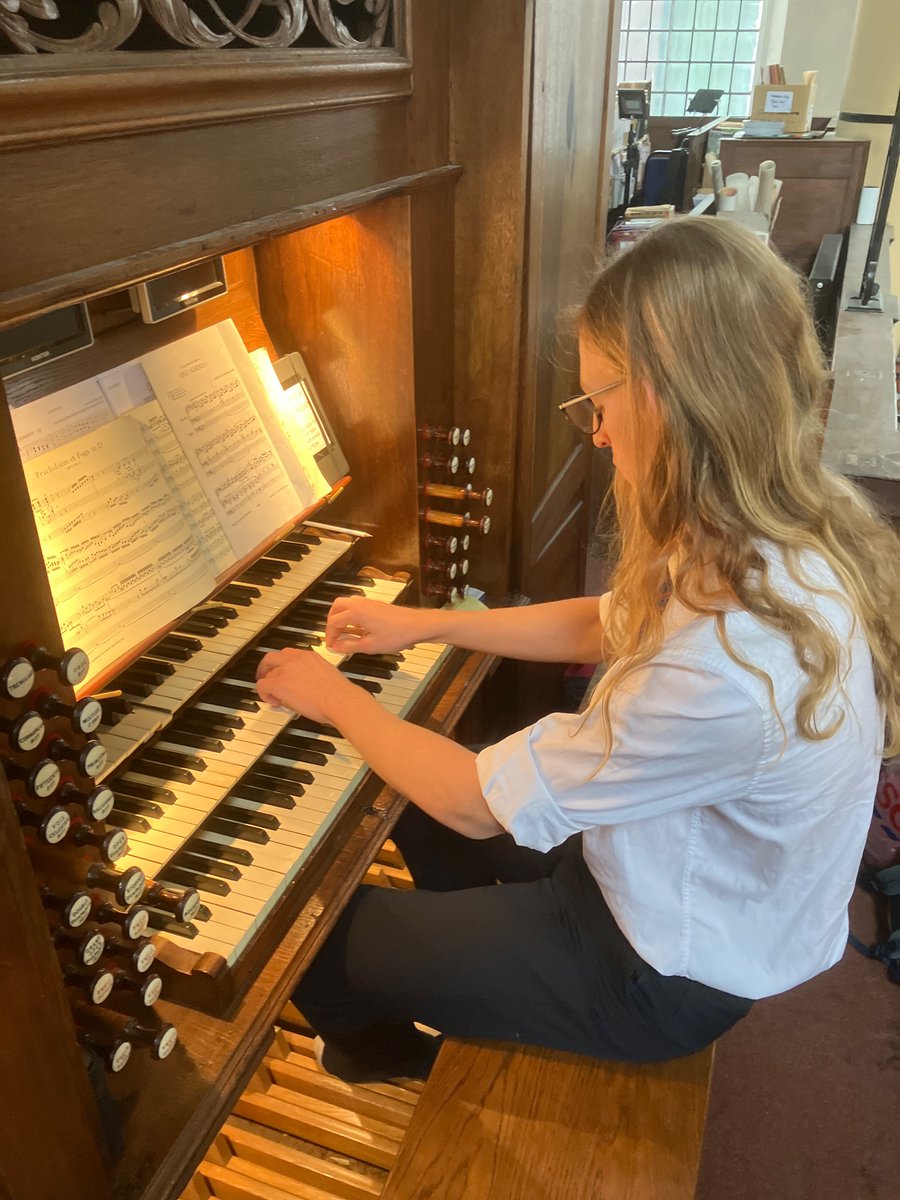 Zach B trying out the organ of St James Garlickhythe in the City of London 🎵