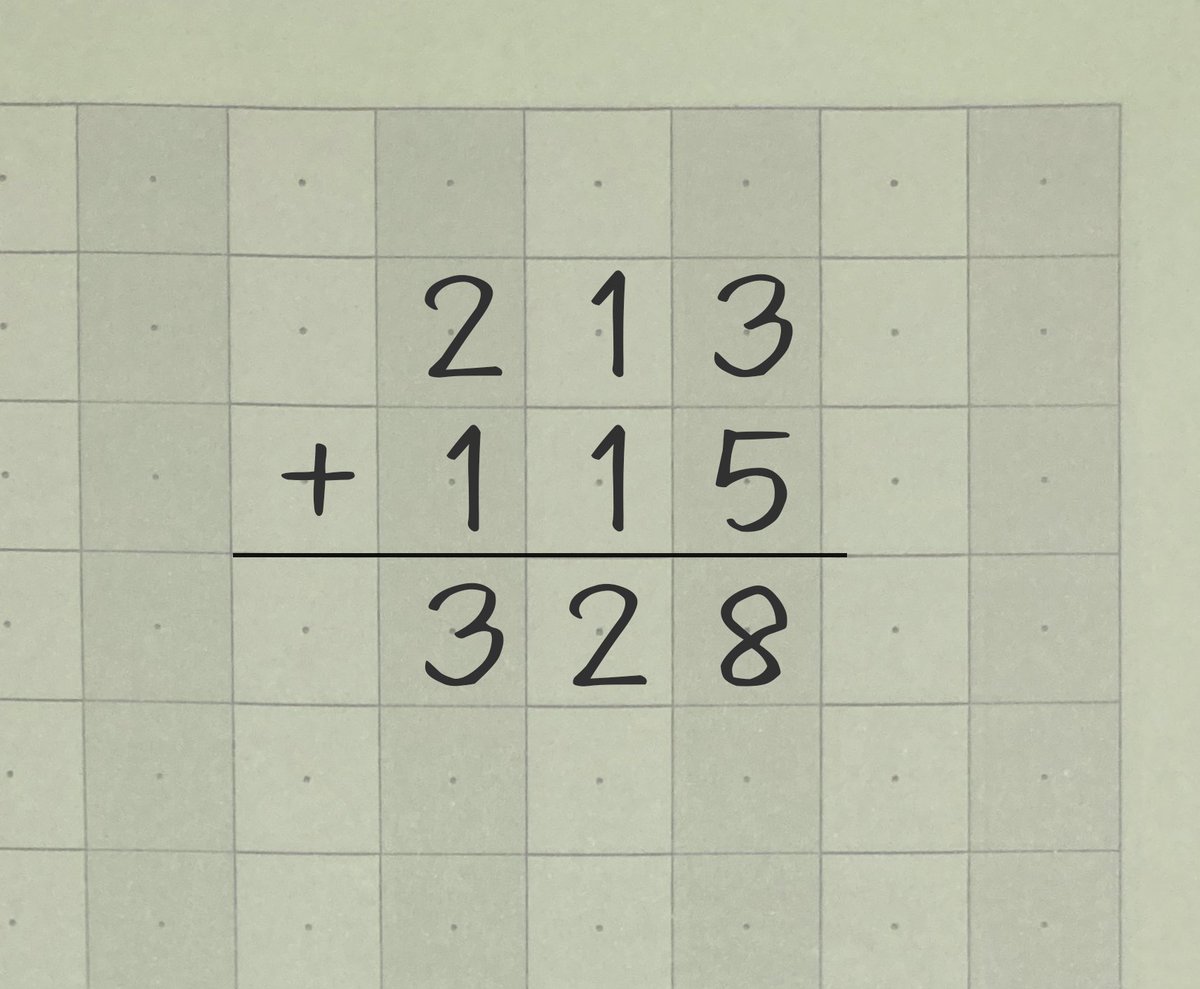小学生の学校指定ノートとして普及している方眼ノートの十字リーダー線が、視覚への刺激や、書く場所の認識を妨げる原因となっている……と言われても、ピンとこないかもしれません。

では、バランス中心点を採用した「まほら ゆったりつかう学習帳」と比較してみると、どうでしょうか？