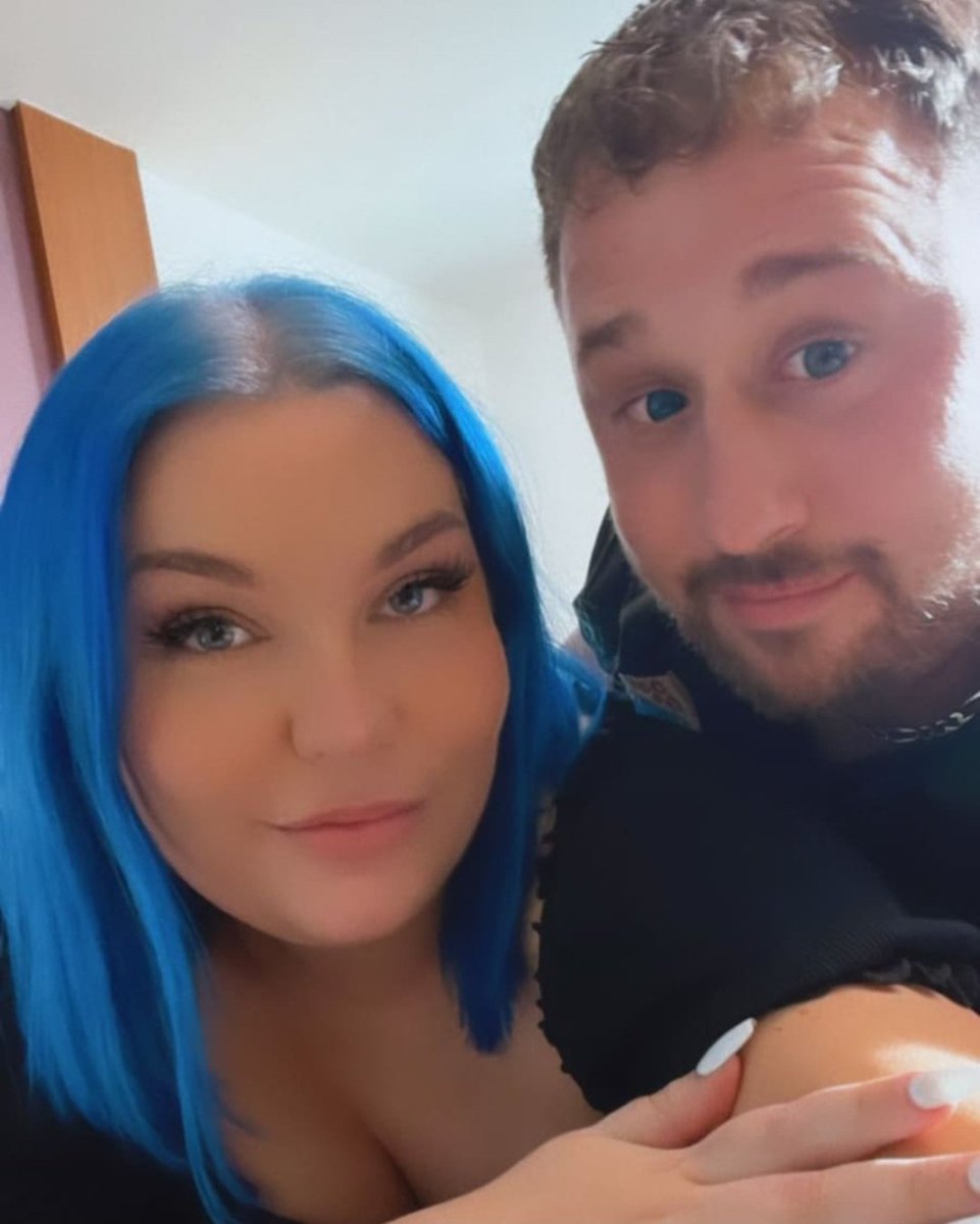 mrporkpie69's tweet photo. Who want to see me collab with this little smurfette agen ? @Ameliaraexox
#over18 #onlyfans #bi #fendom #male #dadbods #dilf #linkinbio #LGBTQ #gay #bi #straight #model #guys #men #followme #hot #hotdaddy #hotdadbod #hotmen https://t.co/sVpph27eRU