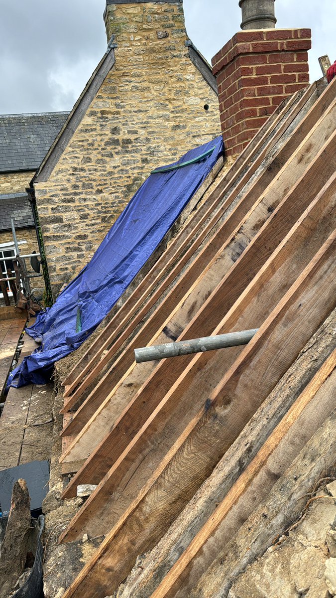 Millrickles's tweet photo. New oak rafters #charlbury https://t.co/XkWS389Rw4