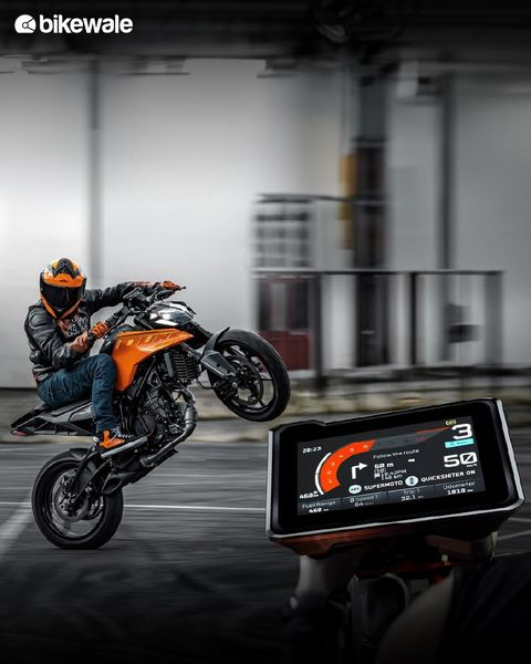 BikeWale's tweet photo. #KTMIndia has silently launched the updated #250Duke as well. The quarter-litre Austrian naked bike now has a new instrument cluster and updated optics. The motorcycle is now priced at Rs. 2,41,286 (ex-showroom, Delhi), which is couple of thousand more than before.
#bwlaunch https://t.co/7xiOOgOAT1