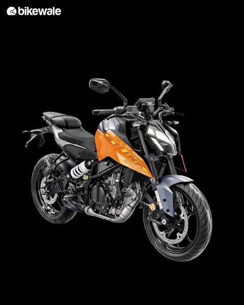 BikeWale's tweet photo. #KTMIndia has silently launched the updated #250Duke as well. The quarter-litre Austrian naked bike now has a new instrument cluster and updated optics. The motorcycle is now priced at Rs. 2,41,286 (ex-showroom, Delhi), which is couple of thousand more than before.
#bwlaunch https://t.co/7xiOOgOAT1