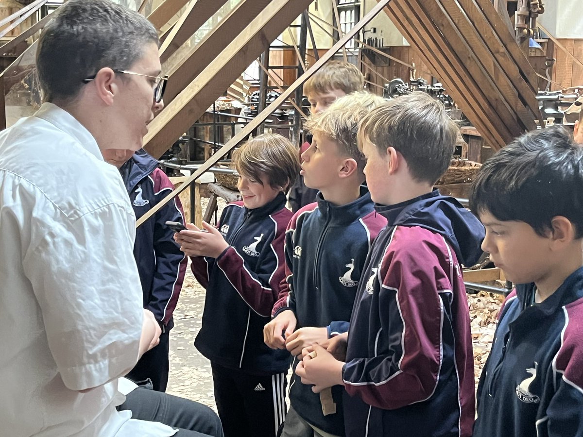 rickcotterill's tweet photo. @winterfoldhs learning with @EnglishHeritage https://t.co/wtnBALZrpg