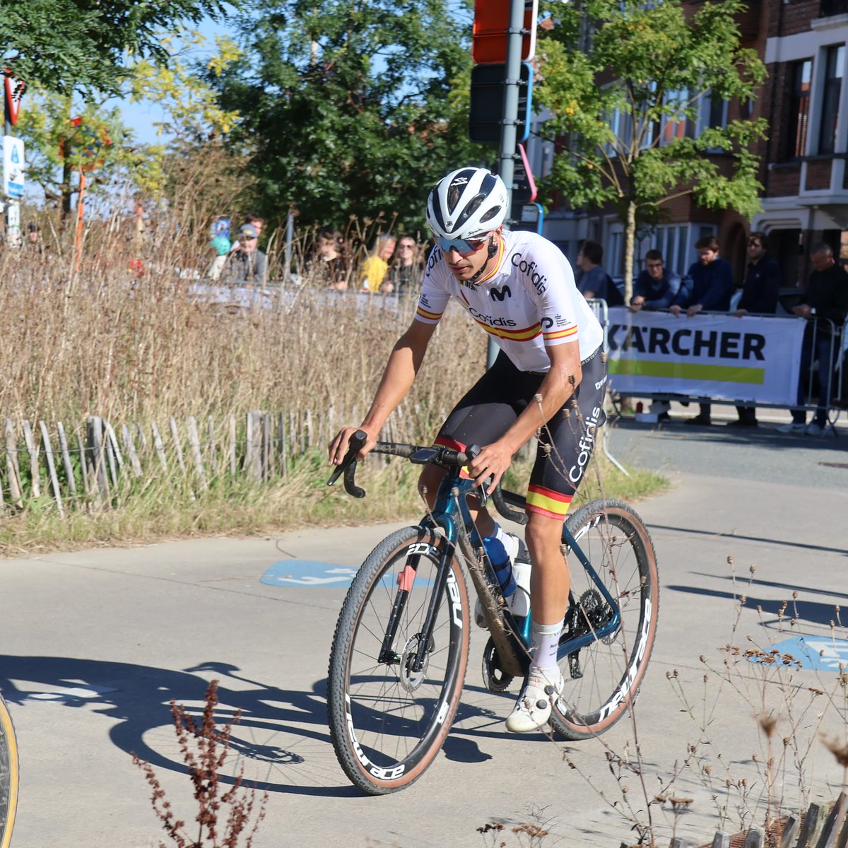 #Leuven2024 | Andrés Taboada alcanza a meta de Leuven no seu primeiro Mundial de Gravel

🌈 O verinés concluíu no posto 186

🔗 fgalegaciclismo.es/index.php/es/s…

#TeamESPciclismo🇪🇸 #GravelGalego