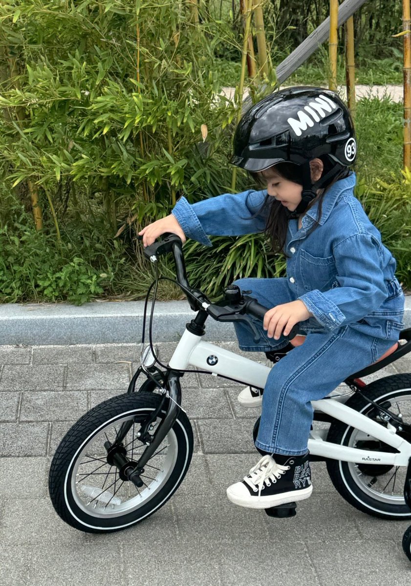 saatnya jemput alea, sekalian belajar naik sepeda 🚲 *kring-kring*
terimakasih untuk pelajarannya hari ini mr and miss 🙏🏻

<a href="/PANAHBINTANG/">ELEVATION SCHOOL ⭐️🌠🌟</a>