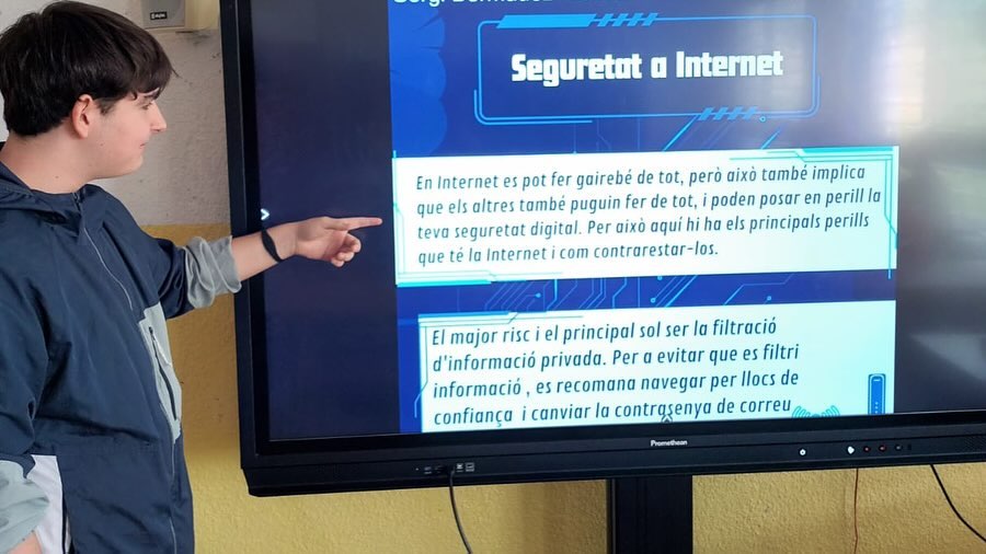 Els alumnes de 4rtESO de digitalització han presentat els seus projectes de ciberseguretat per treballar de forma segura, i han treballat al disseny d’un Curriculum Vitae fictici com a eina d’inserció al món laboral...estan fets uns experts!! #equipjoves