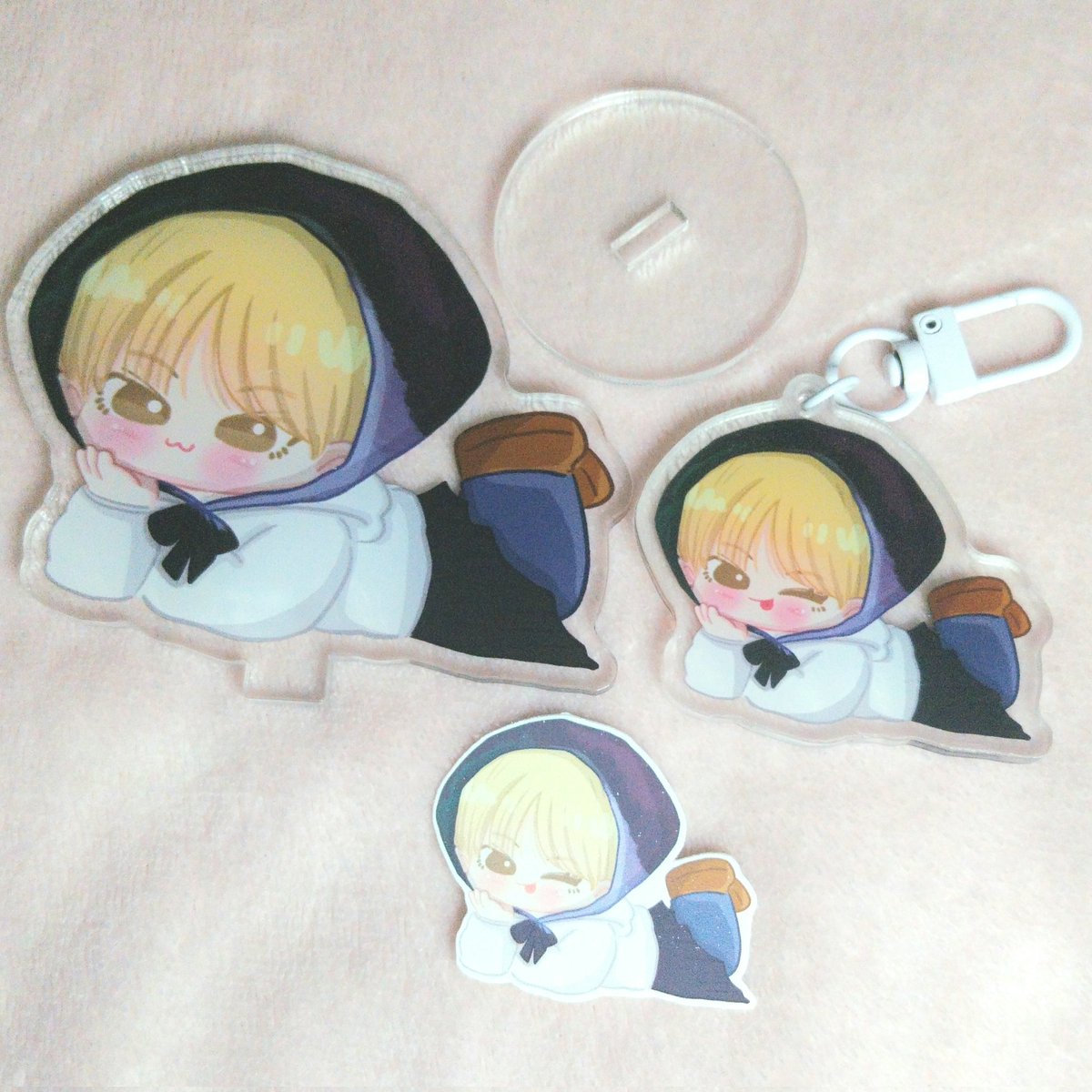 924colls's tweet photo. 𝜗ৎ — #924colls .ᐟ
ㅤhello, @ddeonutopen ! finally received my sabri-noo kr & standee ! it looks cute irl > < tysm for packing it well tgt w @wtbsunwonz's orders. 'til next time 𖹭
ㅤ ⌕: #devproofz https://t.co/sJ1K22OtMp