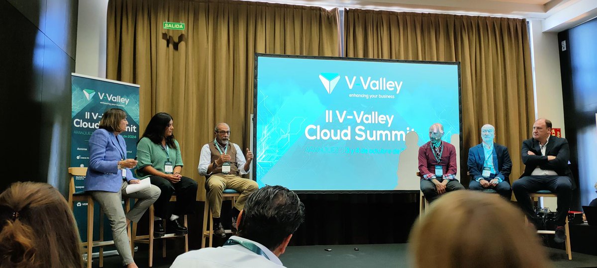 UDSenterprise's tweet image. ☁️ Last week, we were VIP Sponsors at the II V-Valley Cloud Summit, where we explored #cloud trends and shared our vision of the #DigitalWorkplace with top experts

Thanks to the @VValleySpain team for an incredible event!

#SmartDigitalWorkplace #WemakeVDIhappen #UDSEnterprise