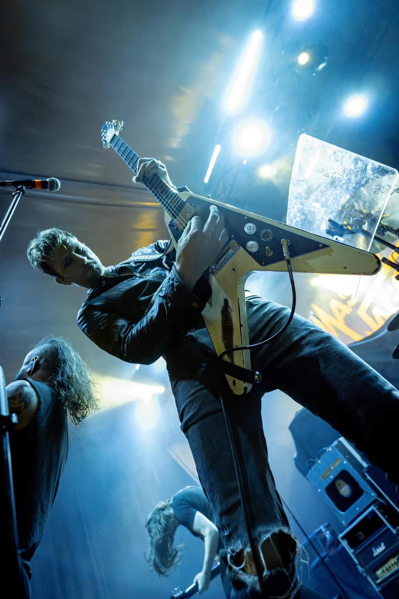 Budapest!! What a show!! First time in Hungary and it was amazing!! Vienna, Austria tonight! <a href="/Kissindynamites/">Kissin' Dynamite</a>