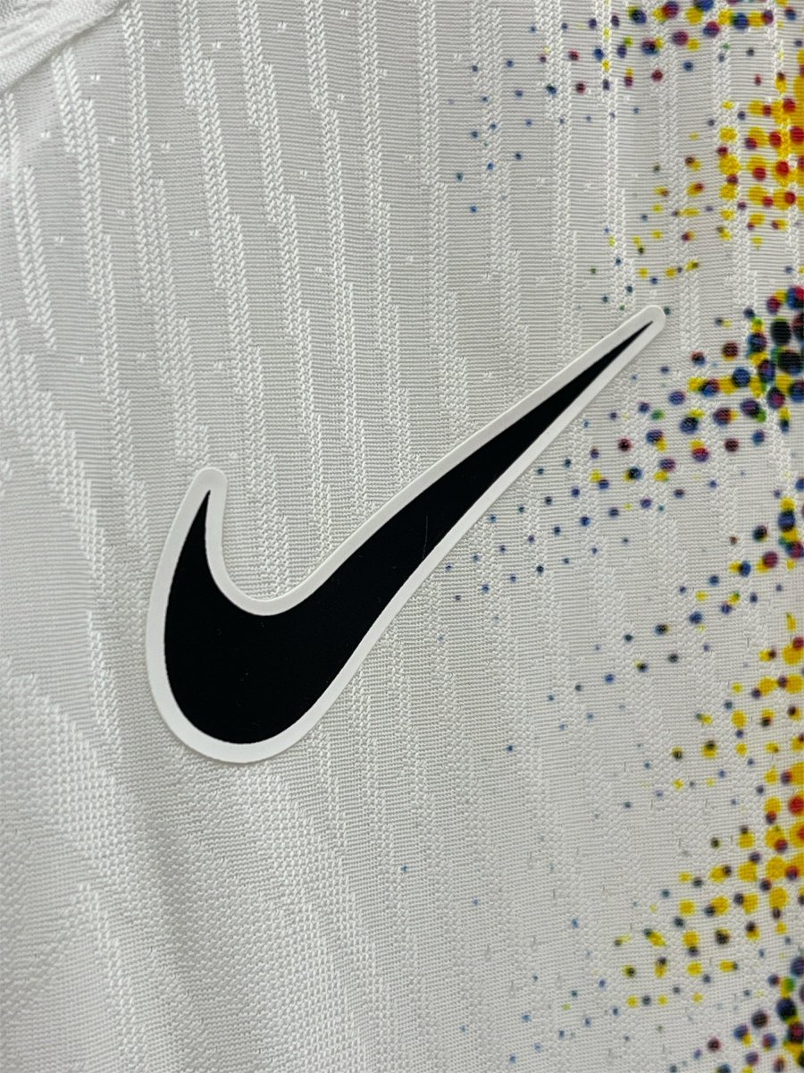 اونسايد tweet media