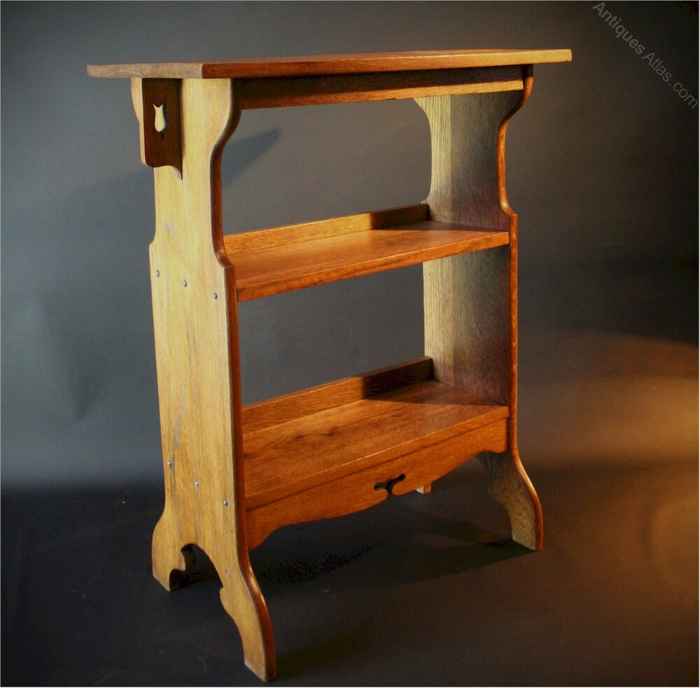 antiques_atlas's tweet photo. For Sale On Antiques Atlas we have this Arts and Crafts side bookshelf table https://t.co/JaIMSTzKlA With tulip cut-outs.
From Art Furniture
#AntiqueFurniture #antiques #artsandcraftsfurniture #booktrough #artsandcraftsbookshelf https://t.co/hr0JTRdICx