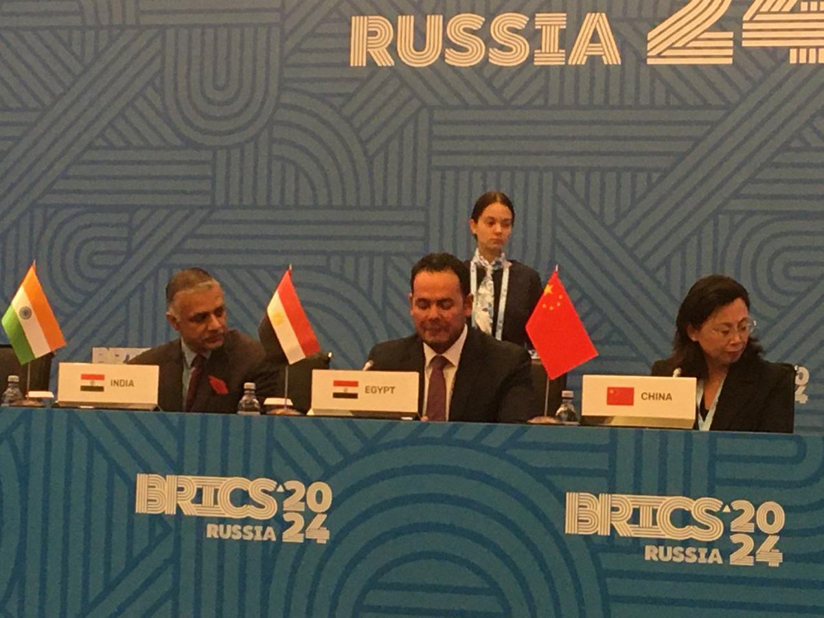 RIS_NewDelhi's tweet photo. Director General Prof @Sachin_Chat joined the BRICS Think Tank Network for Finance MoU Signing and Conference in Moscow

@FinMinIndia @MEAIndia https://t.co/JDbeP0tnWD