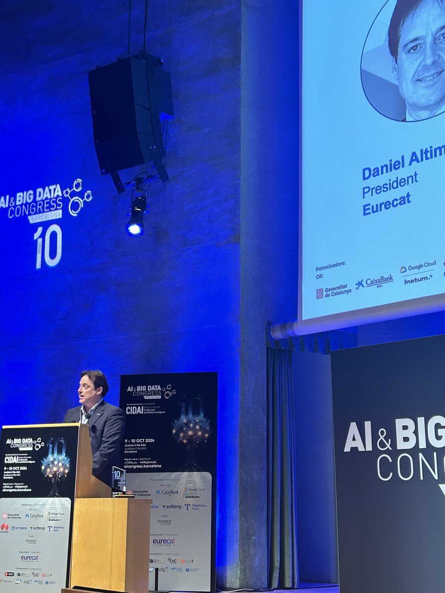 MiquelReyC's tweet photo. En @DanielAltimiras President d’ @Eurecat_news dona la benvinguda a @mariagalindo82 i @empresacat i a @EmiliRubio @bcn_ajuntament al 10è #AIBigData24 del @CIDAI_eu i destaca la funció que #CIDAI i #Eurecat tenim d’impuls de la #IA tot fent-la propera, útil i segura. https://t.co/1IXu7vsdTy