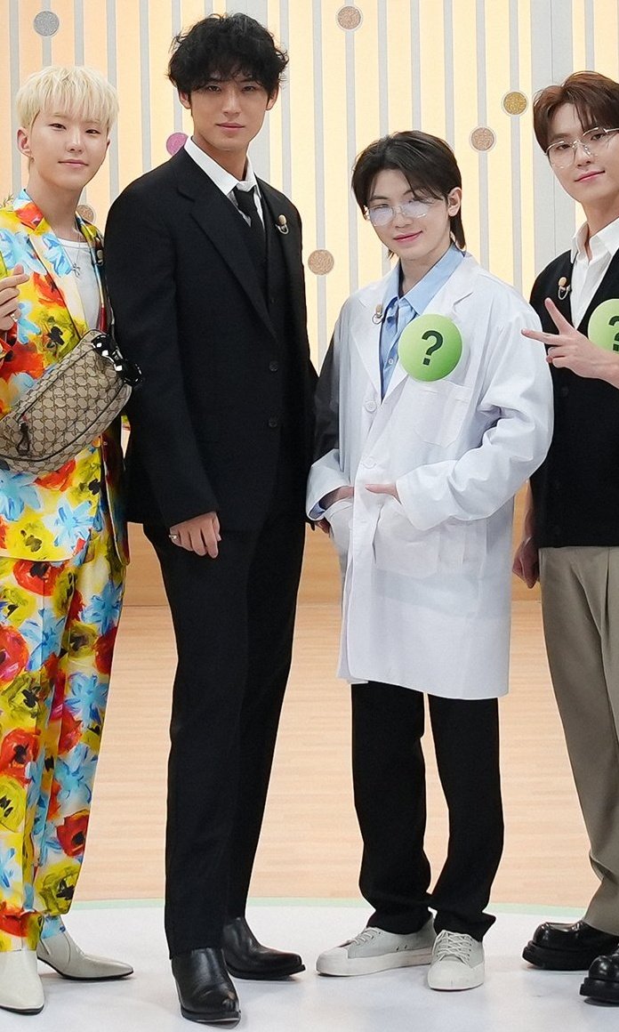 dolgorae_22's tweet photo. 한쪽은 구두고 한쪽은 스니커즈인거 왜 발리지 https://t.co/RezSM7h4Dm