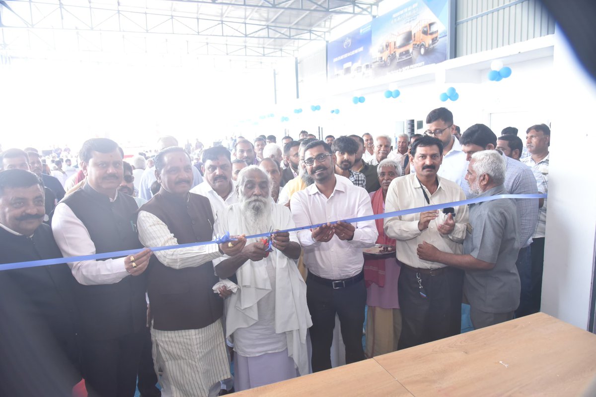 JagdishMakwana_'s tweet image. આજરોજ જાખણ ખાતે પ.પૂ મહંત શ્રી મહામંડલેશ્વર ૧૦૦૮ શ્રી લલીતકિશોરશરણ દાસજી બાપુ - મોટા મંદિર, લીંબડી તેમજ કબિર આશ્રમના મહંત ૫.પૂ મહંત શ્રી ચરણ દાસજી બાપુની વિશેષ ઉપસ્થિતિમાં આયોજિત &quot;જય શ્રી ખોડીયાર ઓટો મોબાઈલ્સ&quot;ના શુભારંભ પ્રસંગે ઉપસ્થિત રહી, નિમંત્રકોને શુભેચ્છાઓ પાઠવી.

આ પ્રસંગે…