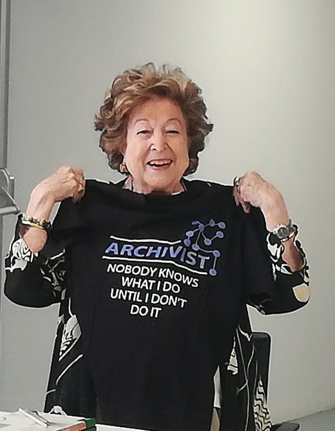 Tristemente está mañana nos ha dejado la Archivera Dra. #AntoniaHeredia Herrera. Que la tierra te sea leve! Buenas proa! #archivos <a href="/ICArchiv/">ICA - International Council on Archives</a> <a href="/ArchivosEst/">Archivos Estatales</a> <a href="/ArchiverosAST/">Archiveros de Asturias (AAPA)</a> @RENAIS
