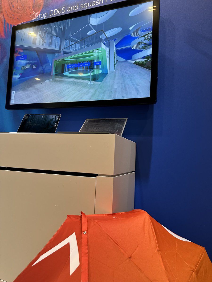 Un p’tit coin d’ parapluie, contre un coin d’ paradis. Rainy day in Paris, but good fun at <a href="/networkx_event/">Network X</a> with <a href="/nokianetworks/">Nokia for Service Providers</a> talking about all things IP networking