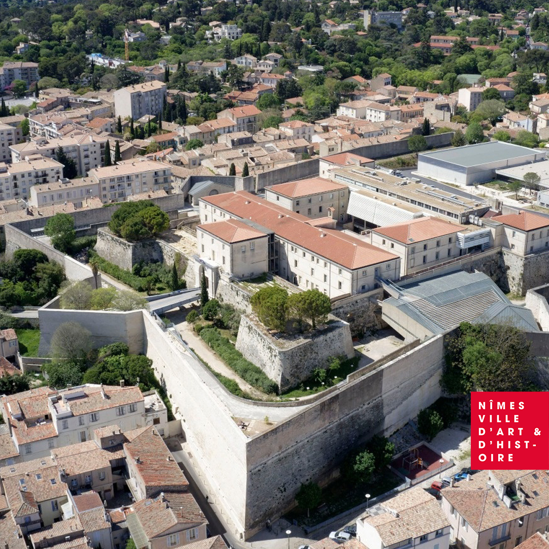 nimes's tweet photo. #NîmesVilleArtetHistoire
🏢 Les 18 et 19 octobre prochains, ce sont les @jnarchi 
💻 Partez à la découverte des sites @unimesfr Hoche et Vauban avec des visites et prises de vues et des ateliers d’écriture, en présence d'experts de Wikipédia !
Infos 👉 https://t.co/cn3Z1QGtaC https://t.co/FFIfzdcjEF