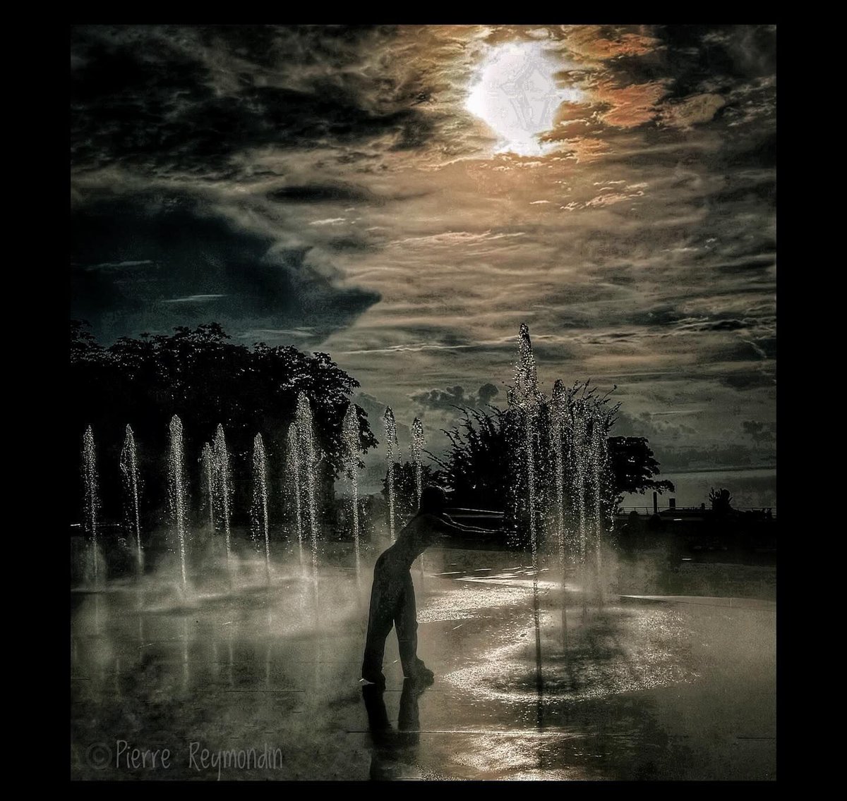 Chaque semaine un membre des @IGersLausanne sélectionne une photo parmi les photos tagguées #IGersLausanne sur Instagram. Aujourd’hui, le choix de Luca <a href="/diuck73/">Pier Luca Are</a> : Rafraîchissement dans la nouvelle fontaine de l'Esplanade de Montbenon (Photo  Pierre Reymondin @le_monde_de_pierre_)