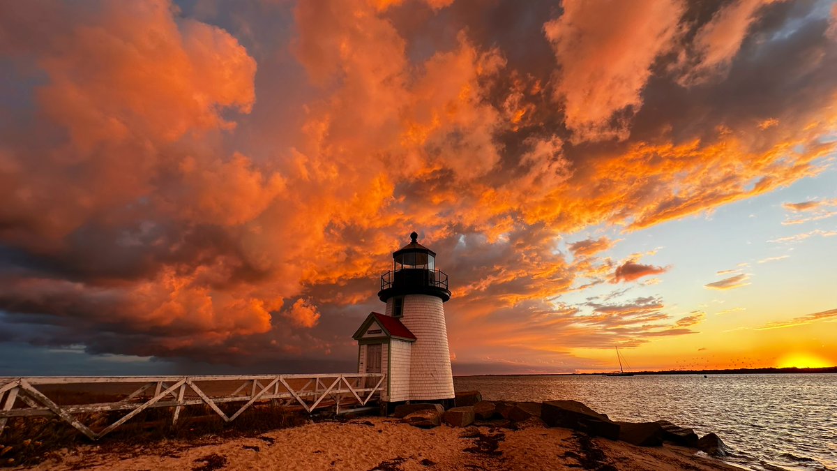 ACKCurrent's tweet photo. Good morning from Brant Point, Nantucket 

📸: @kitnoble https://t.co/cq4lVS2DJL