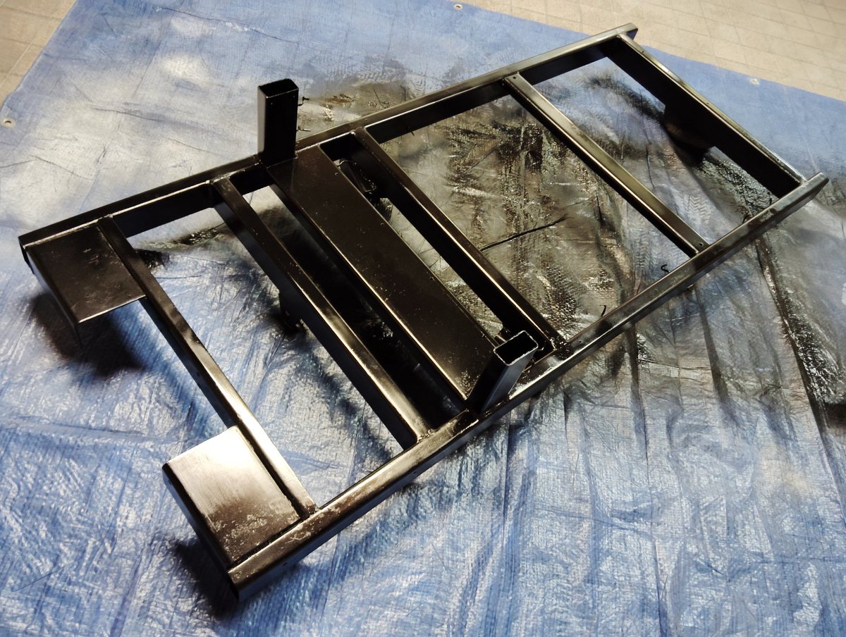 時間をおいてしまったアウトランのフレームの錆が進行していたので、今回は再度きちんと仕上げました。

貴重な部品を提供してくださる方も現れて、更にはまだ不確定ながら嬉しいニュースもありそうです。

地味な作業の毎日ですが、その先に完成が少しずつ見えてくるのが楽しみです。