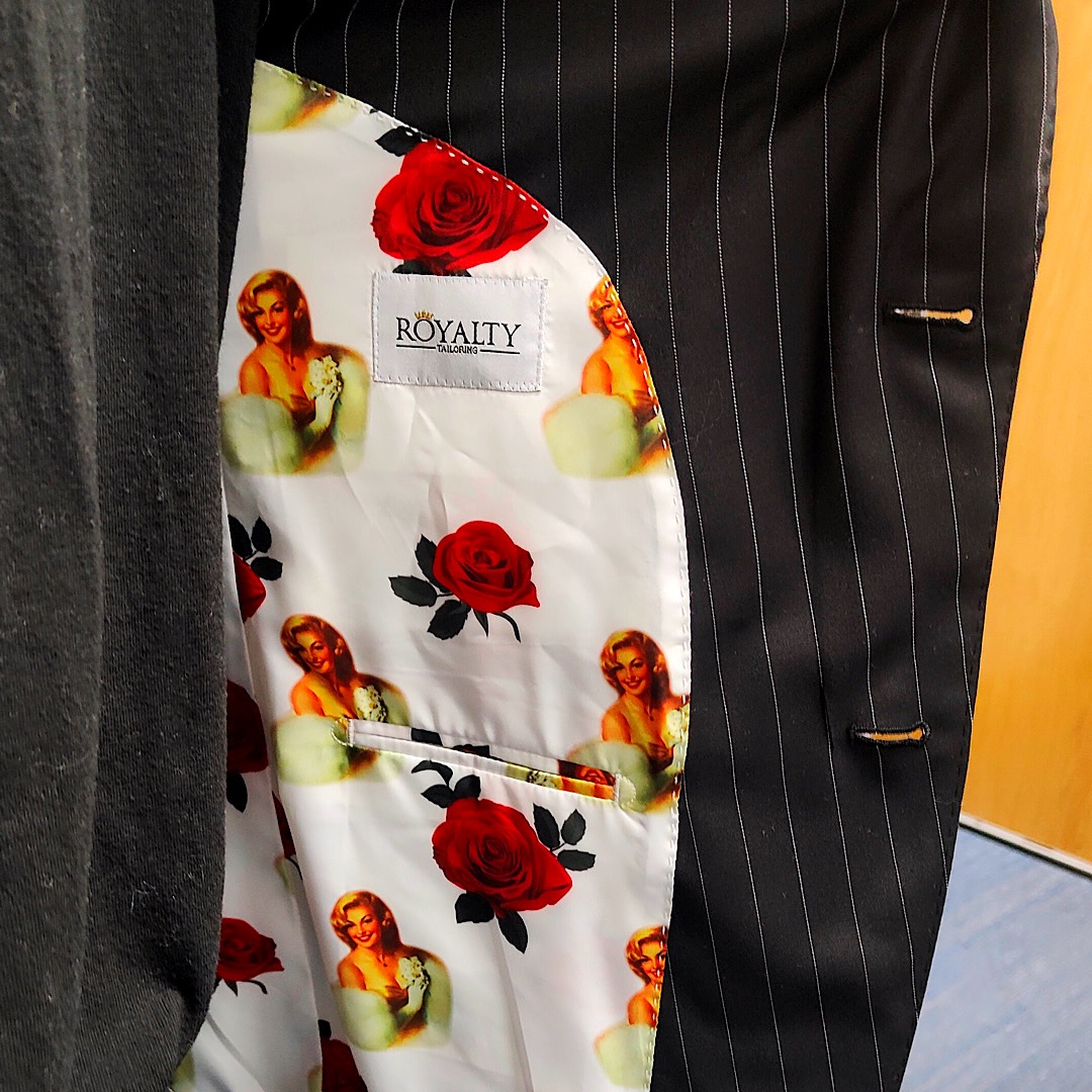 SeebROYALTY's tweet image. ✨ It’s all in the details. 

Clients love showing off their unique linings—personal touches that make each jacket one-of-a-kind.

From bold prints to customized designs, it’s where personality meets tailoring. 👔🌟 

#CustomLining #TailoredStyle #BespokeSuit