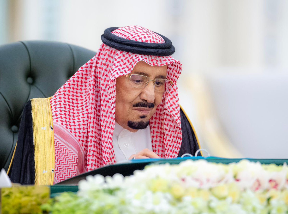 اسأل الله العظيم أن يشفي الملك سلمان ويلبسه لباس الصحه والعافيه،#خادم_الحرمين_الشريفين