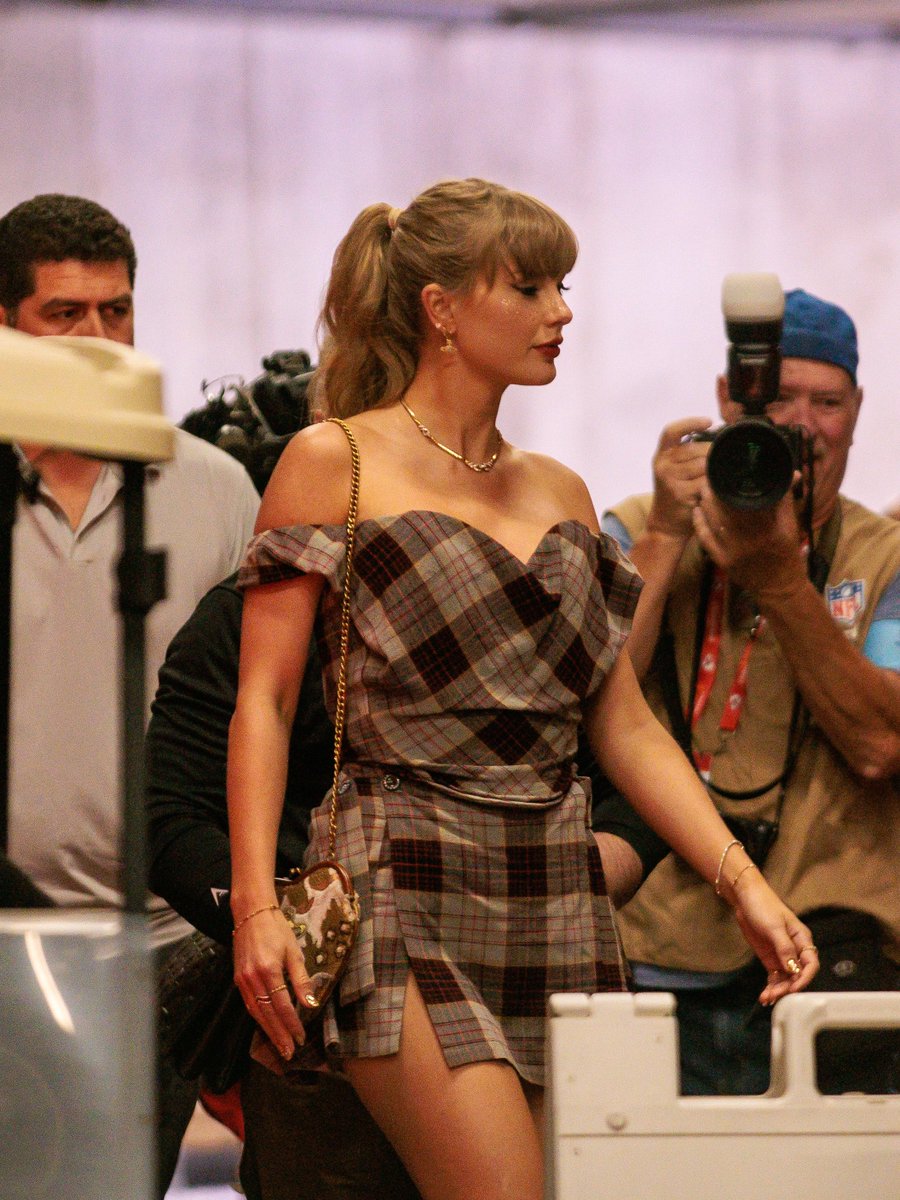 4k_taylorr's tweet photo. her side profile >>>>> https://t.co/T0EQOuIqEw