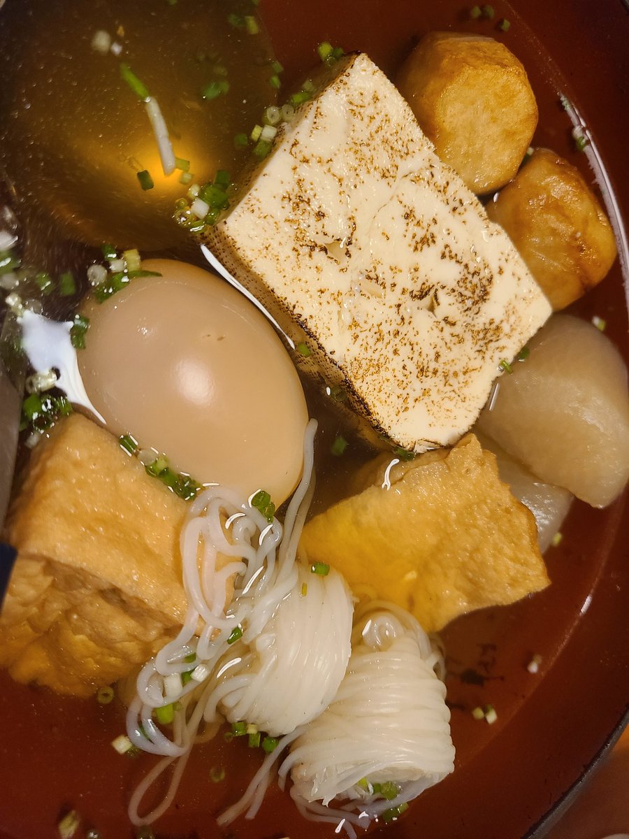 totomo__'s tweet photo. おでん屋さん🍢
なめこのおでん初めて食べた https://t.co/QLZnlVnRuF